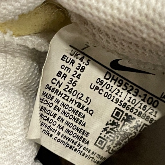 Nike Waffle Debut Sneakers - Picture 10 of 12